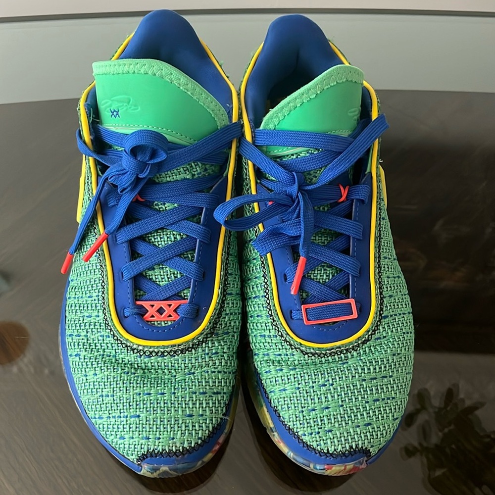 Nike LeBron 20 SE GS Kaleidoscope Youth Sneakers